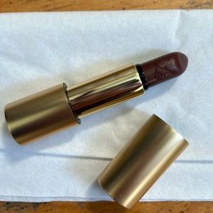 Lisa Eldridge luxuriously lucent lipstick in “Meet Me In Berlin”